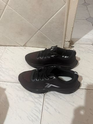 Zapatillas  tenth deportivas negras