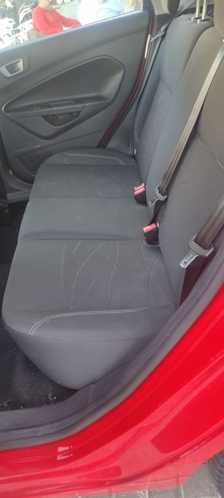 Ford Fiesta pegatina C de la DGT