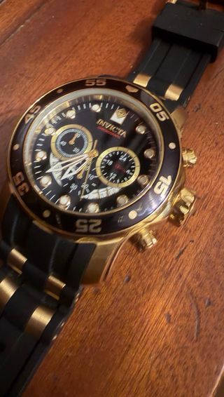 Reloj Invicta Chronograph Negro y Dorado