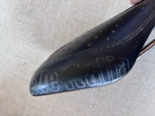 Sillín Bici Negro Perforado