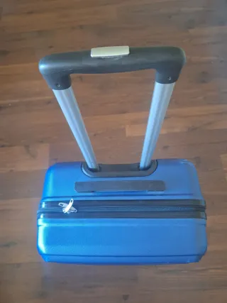 Maleta azul de viaje