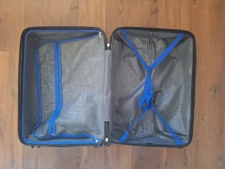 Maleta azul de viaje