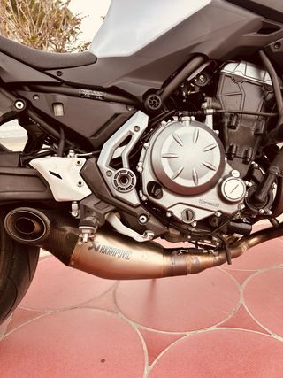 Kawasaki Z650 2020 Negra/Blanca