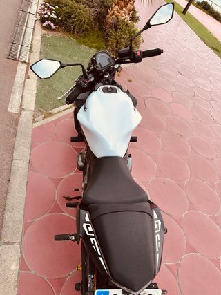 Kawasaki Z650 2020 Negra/Blanca