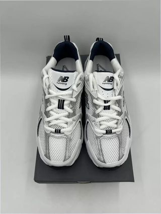 New Balance 530 SG Plata/Blanco Talla 36