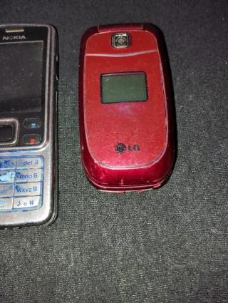 Lotto LG rosso, due Nokia ed uno marca Fastweb