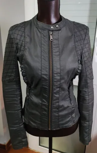 Chaqueta Guess negra vaquera (jeans)–Nueva sin usa