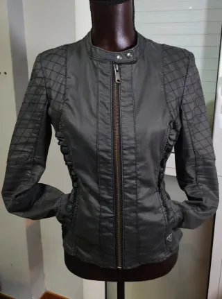 Chaqueta Guess negra vaquera (jeans)–Nueva sin usa