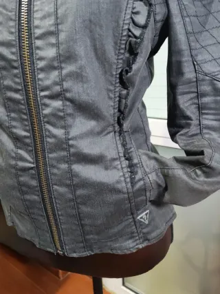 Chaqueta Guess negra vaquera (jeans)–Nueva sin usa