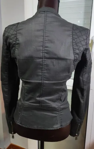 Chaqueta Guess negra vaquera (jeans)–Nueva sin usa