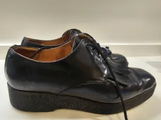 Zapatos de piel azul marino talla 39