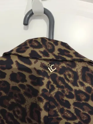 Americana Lola Casademunt estampado leopardo