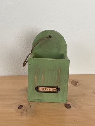 Porta utensili da parete in legno – stile rustico