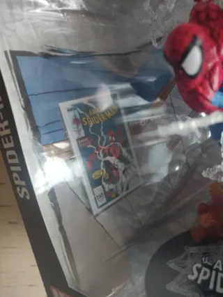 Figura Marvel Spider-Man Coleccionista Nueva