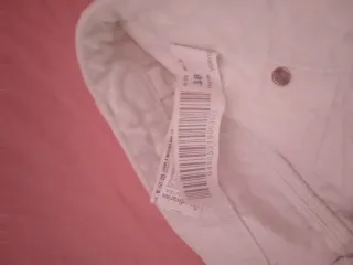 Pantaloncini bianchi Stradivarius strappati