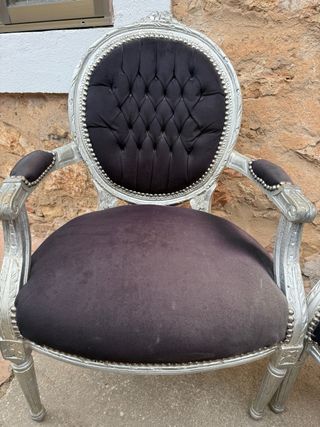 Elegantes butacas terciopelo negro y plata