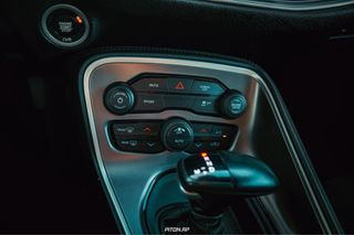 Dodge Challenger 2020 v8