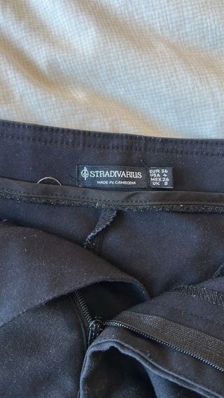 Pantalón corto Stradivarius negro