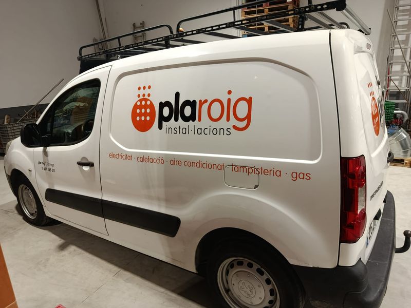Furgoneta professional Partner amb baca i enganxe - foto 1