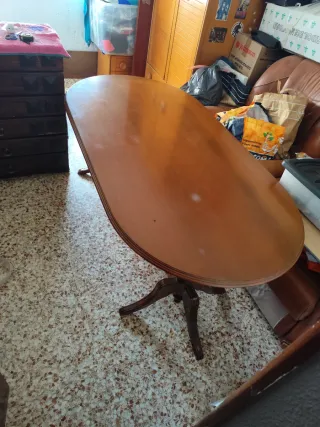 Mesa de comedor de madera