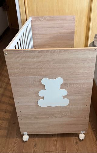 Cuna grande con ruedas