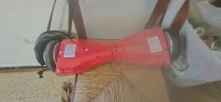 Patinete eléctrico rojo y negro le falta cargador