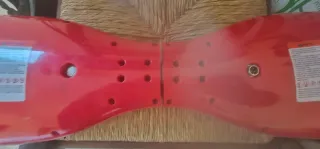 Patinete eléctrico rojo y negro le falta cargador