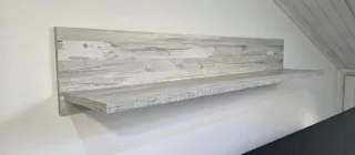 Mesa TV salón madera gris puertas gris oscuro