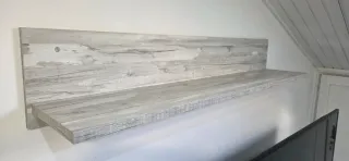 Mesa TV salón madera gris puertas gris oscuro