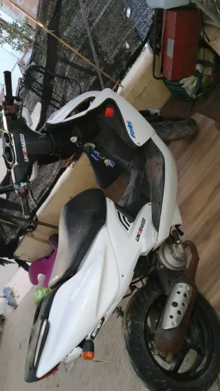 Yamaha Aerox Italkit 75cc Blanca