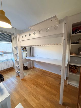 Cama alta con escritorio flexa
