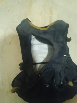 Mochila  ultra Trail Running Negra y Gris