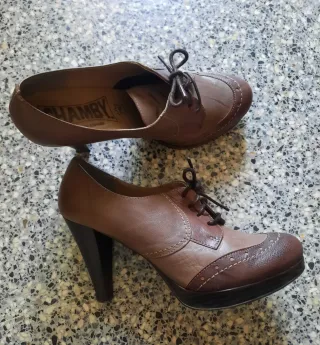 Zapatos de piel hechos en España marca Chamby