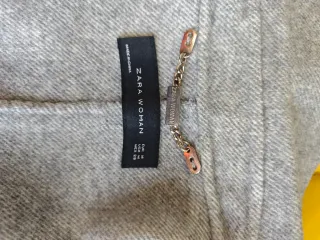Chaquetón Zara tipo capa