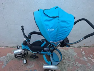 Bicicleta infantil azul y negra
