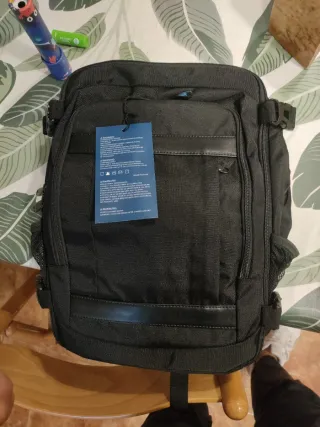 Mochila de viaje negra ideal para cabinas de avión