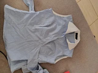 Ropa variada de marca casi sin uso