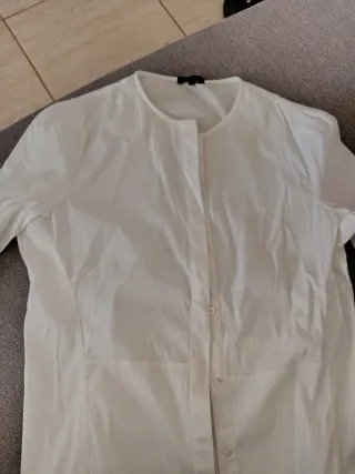 Ropa variada de marca casi sin uso