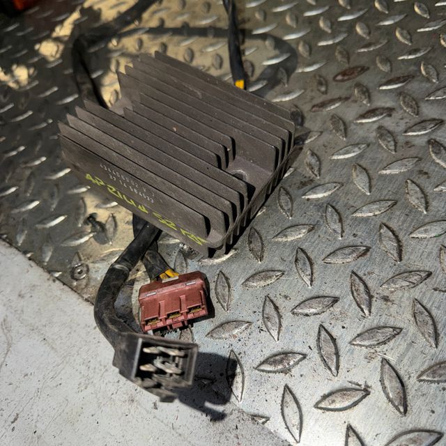 Regulador Corriente Aprilia SR Max 125ie 2016