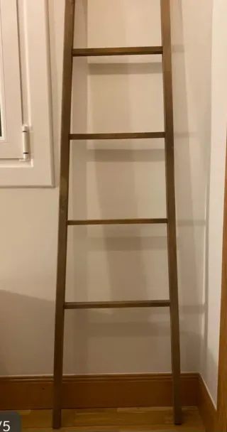 Escalera decorativa de madera