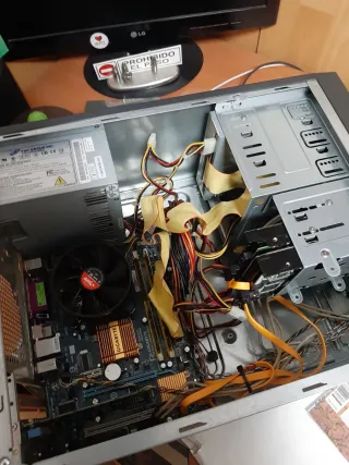 Torre PC AIRIS Windows 10 + Tastiera