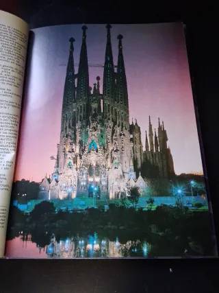 GAUDÍ,ARQUITECTURA DEL FUTUR