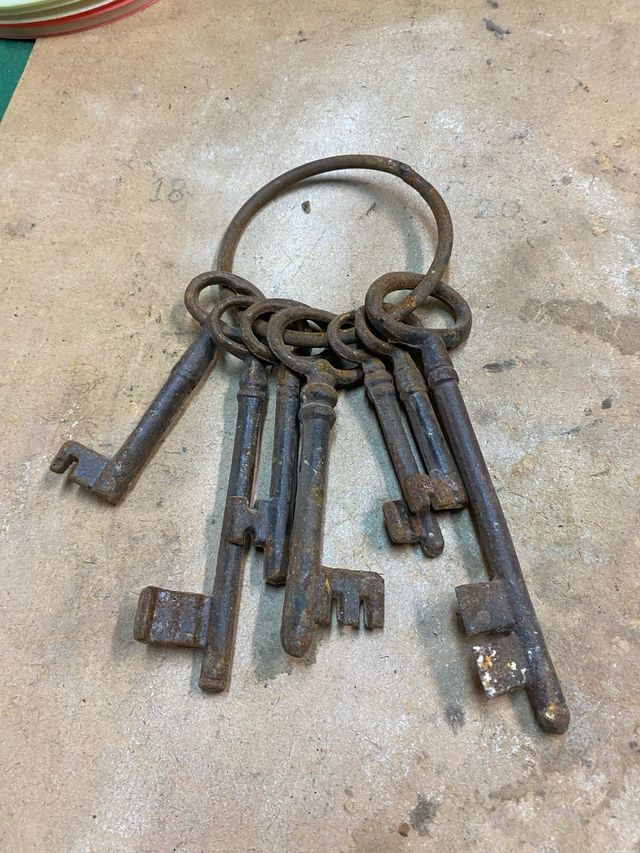 Lote de llaves antiguas oxidadas