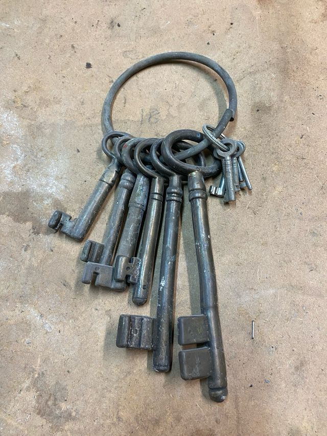Lote de llaves antiguas oxidadas