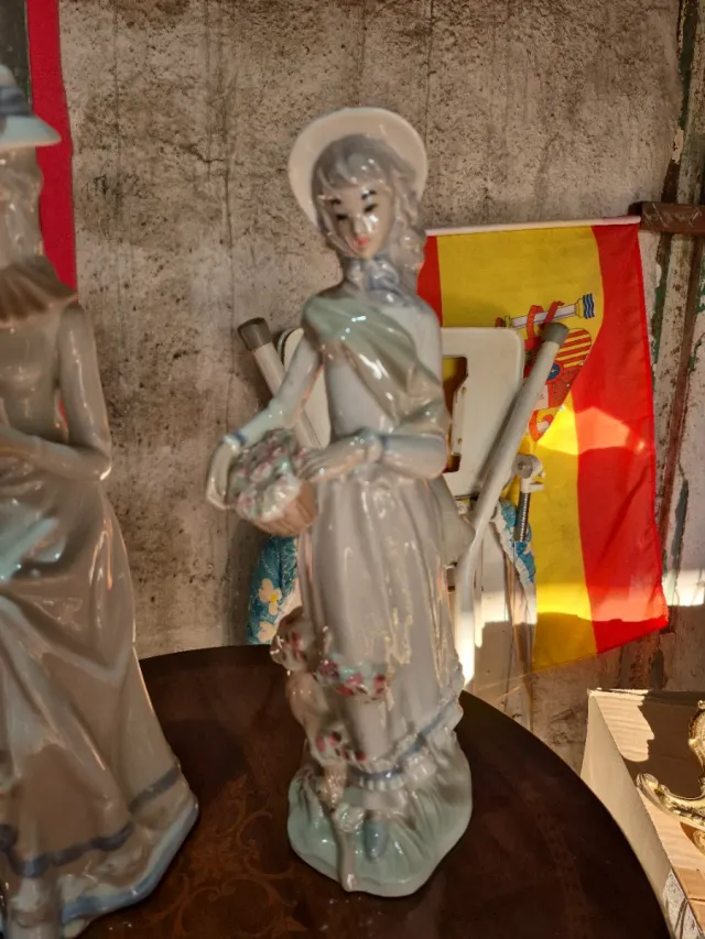 Figuras porcelana mujer Sando