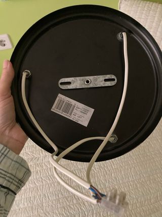 Lámpara de techo negra y dorada