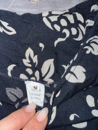 Camicia floreale nera e bianca