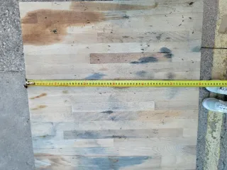 Banco de trabajo con puerta y parte superior .