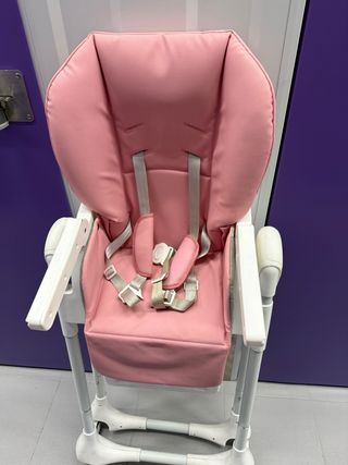 Trona bebé rosa con arnés