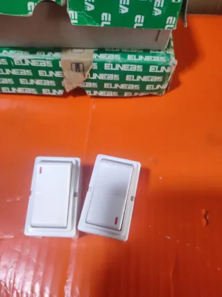 Interruptores Metrópoli blancos 16A 380v